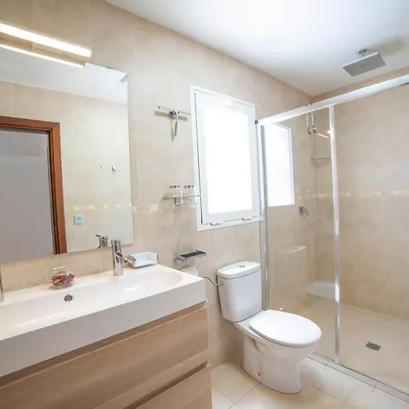 Amanda 4 Bedrooms Jacuzzi And Heated Pool Pool Table Great House Puerto del Carmen (Lanzarote)