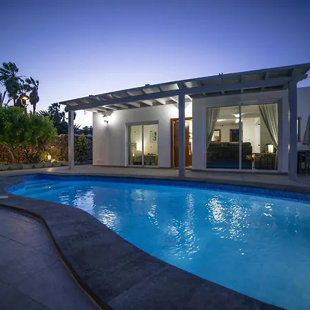 Amanda 4 Bedrooms Jacuzzi And Heated Pool Pool Table Great House Puerto del Carmen (Lanzarote)